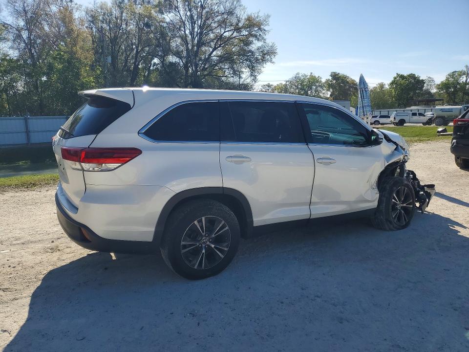 Photo 3 from auction – 2019 TOYOTA HIGHLANDER with VIN 5TDZARFH0KS057613