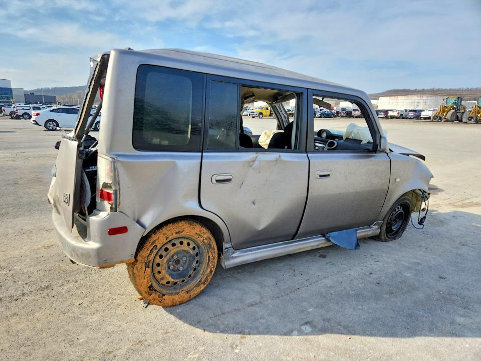 Zdjęcie 3 z aukcji – 2005 SCION XB z VIN JTLKT334350196477