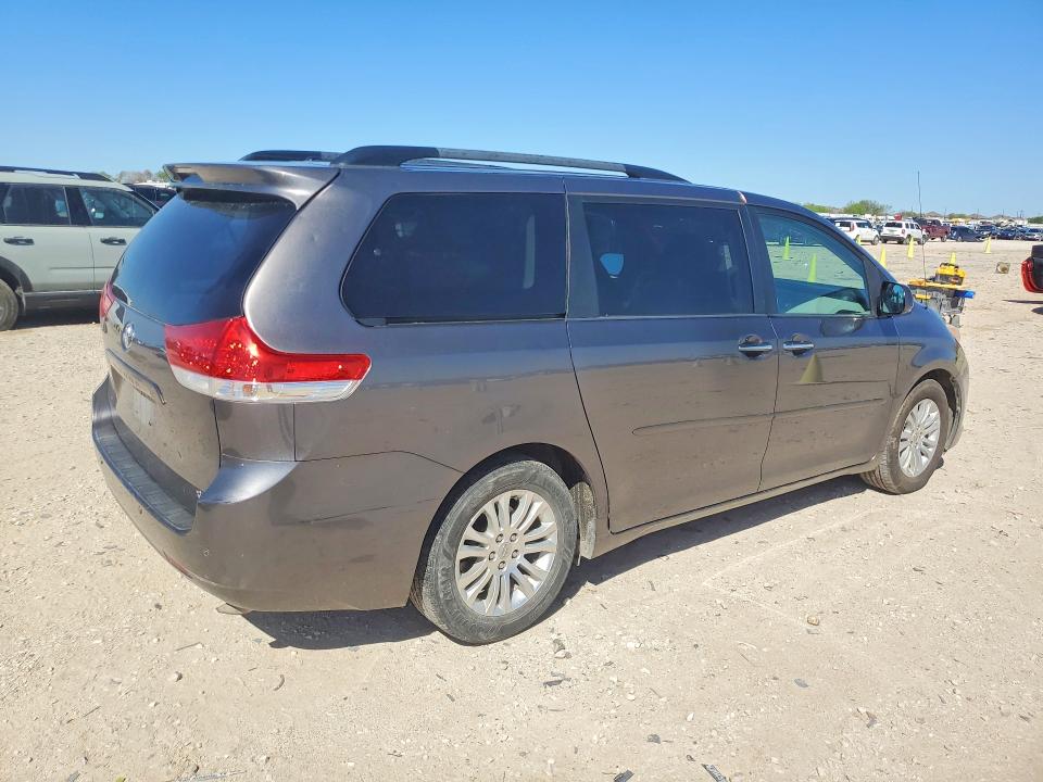 Photo 3 from auction – 2014 TOYOTA SIENNA with VIN 5TDYK3DC8ES461177