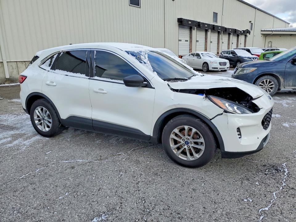 Photo 4 from auction – 2022 FORD ESCAPE with VIN 1FMCU0G67NUB97191