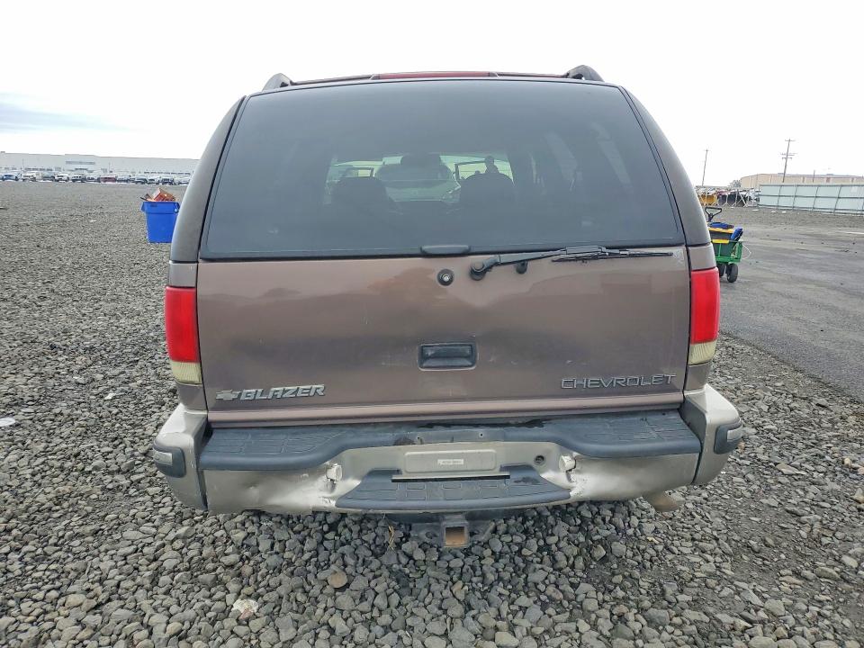 Photo 6 from auction – 1998 CHEV BLAZER with VIN 1GNDT13W3W2258046