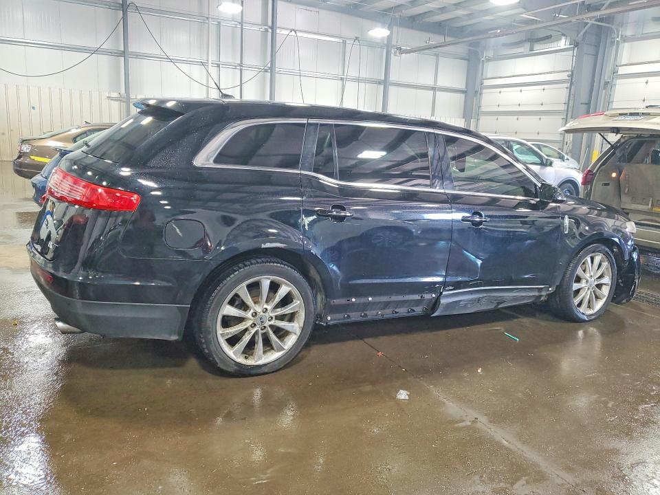 Photo 3 from auction – 2011 LINCOLN MKT with VIN 2LMHJ5AT7BBJ54776