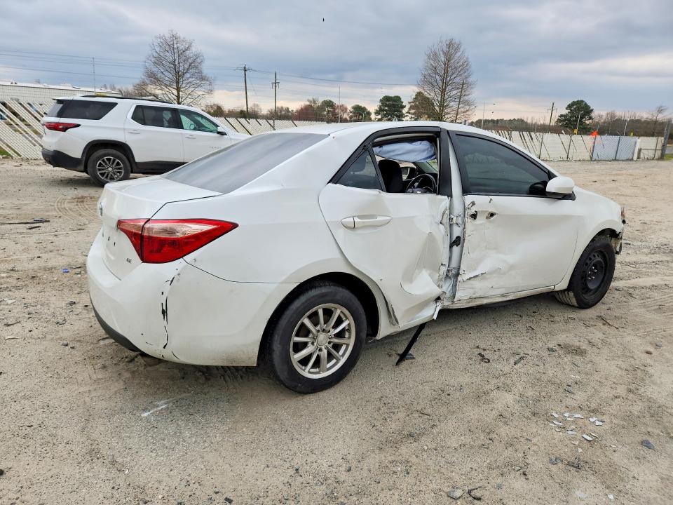 Photo 3 from auction – 2018 TOYOTA COROLLA with VIN 5YFBURHE1JP760530