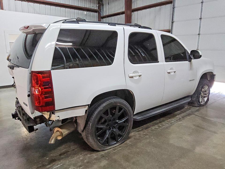 Photo 3 from auction – 2011 CHEVROLET TAHOE with VIN 1GNSCAE0XBR158429