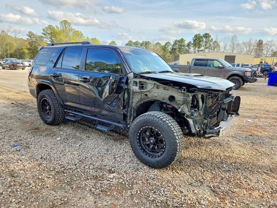 Photo 4 from auction – 2019 TOYOTA 4RUNNER with VIN JTEBU5JR9K5616630