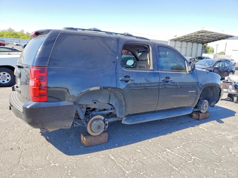 Photo 3 from auction – 2013 CHEVROLET TAHOE with VIN 1GNSKAE05DR164080