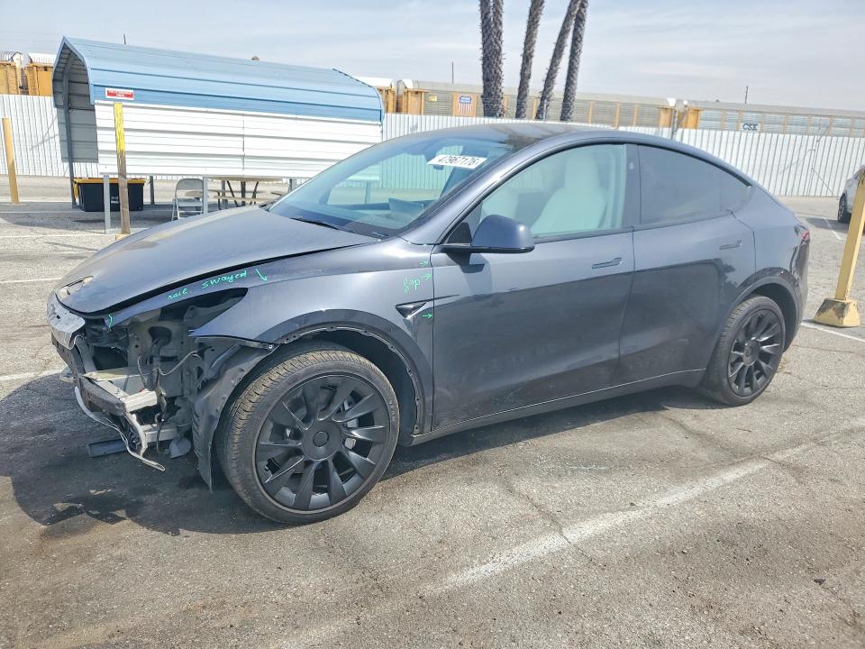 TESLA MODEL Y 2024 with VIN 7SAYGDEE7RF001965 - Photo from auction