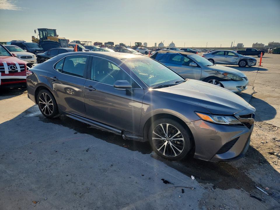 Photo 4 from auction – 2018 TOYOTA CAMRY with VIN 4T1B11HK5JU079804