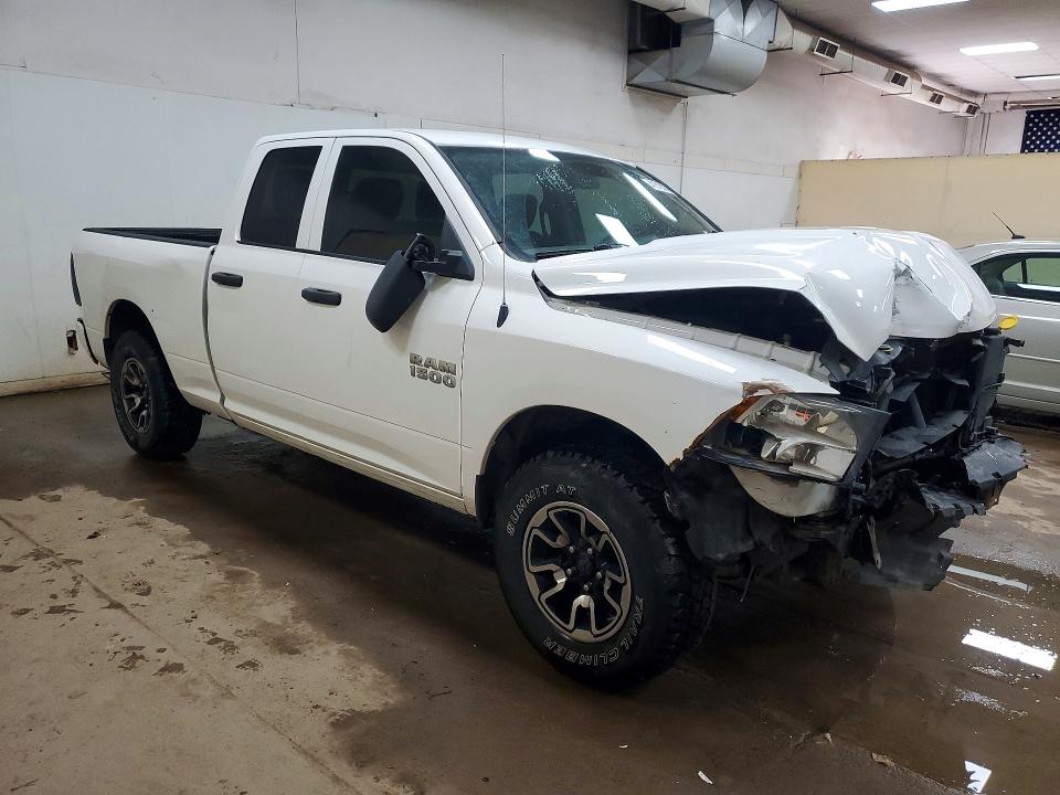 Снимка 4 от търг – 2018 RAM 1500 с VIN 1C6RR7FG0JS320393