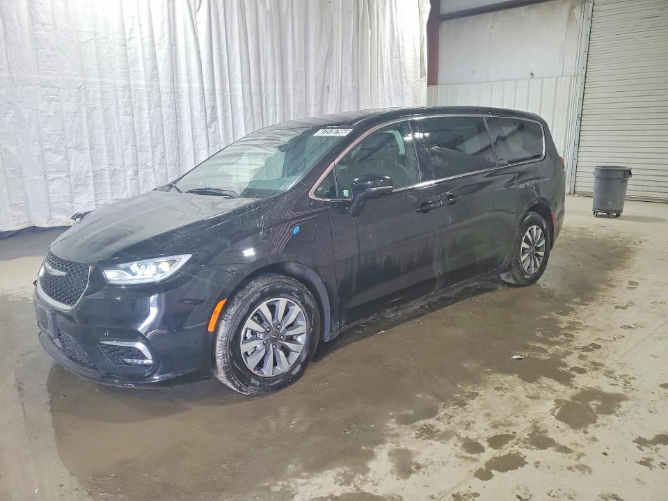 CHRYSLER PACIFICA 2025 with VIN 2C4RC1S73SR591142 - Photo from auction