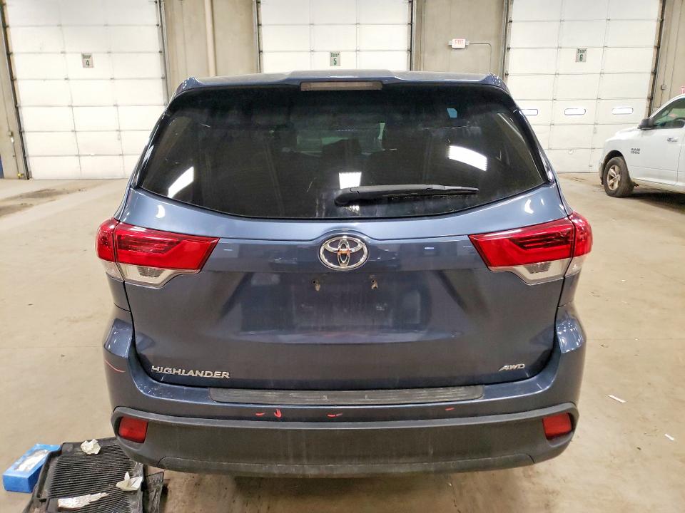 Photo 6 from auction – 2018 TOYOTA HIGHLANDER with VIN 5TDBZRFH5JS841231