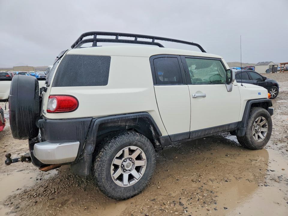 Photo 3 from auction – 2014 TOYOTA FJ CRUISER with VIN JTEBU4BFXEK206228