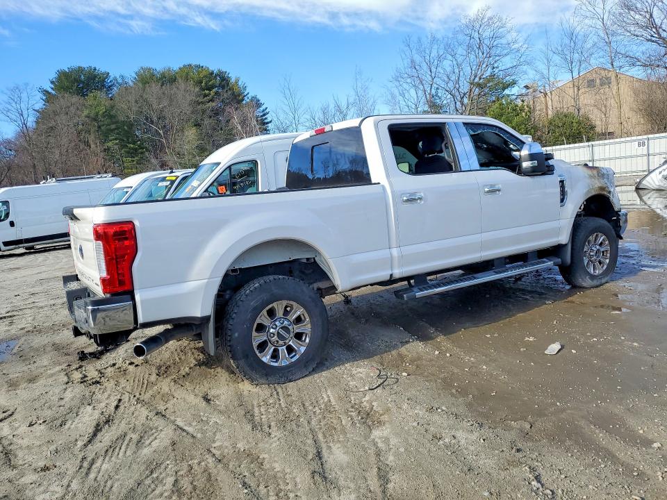 Photo 3 from auction – 2017 FORD F350 with VIN 1FT8W3B6XHEE11652