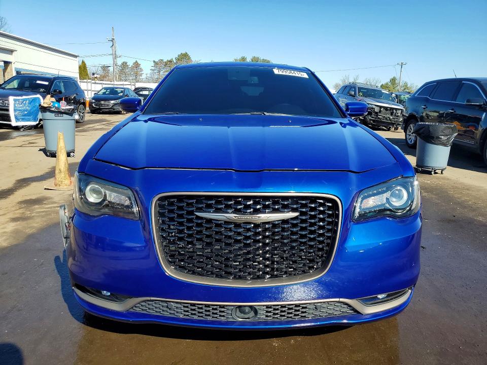 Photo 5 from auction – 2019 CHRYSLER 300 with VIN 2C3CCABG4KH733224
