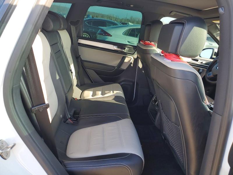Photo 11 from auction – 2017 VOLKSWAGEN TOUAREG with VIN WVGRF7BPXHD004534