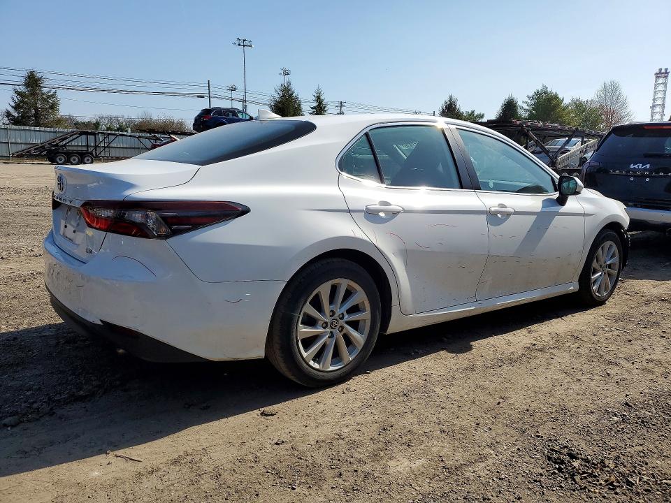 Photo 3 from auction – 2022 TOYOTA CAMRY with VIN 4T1C11AK9NU659027