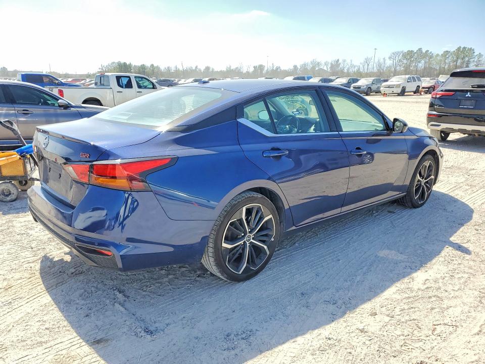 Photo 3 from auction – 2023 NISS ALTIMA with VIN 1N4BL4CV9PN306938
