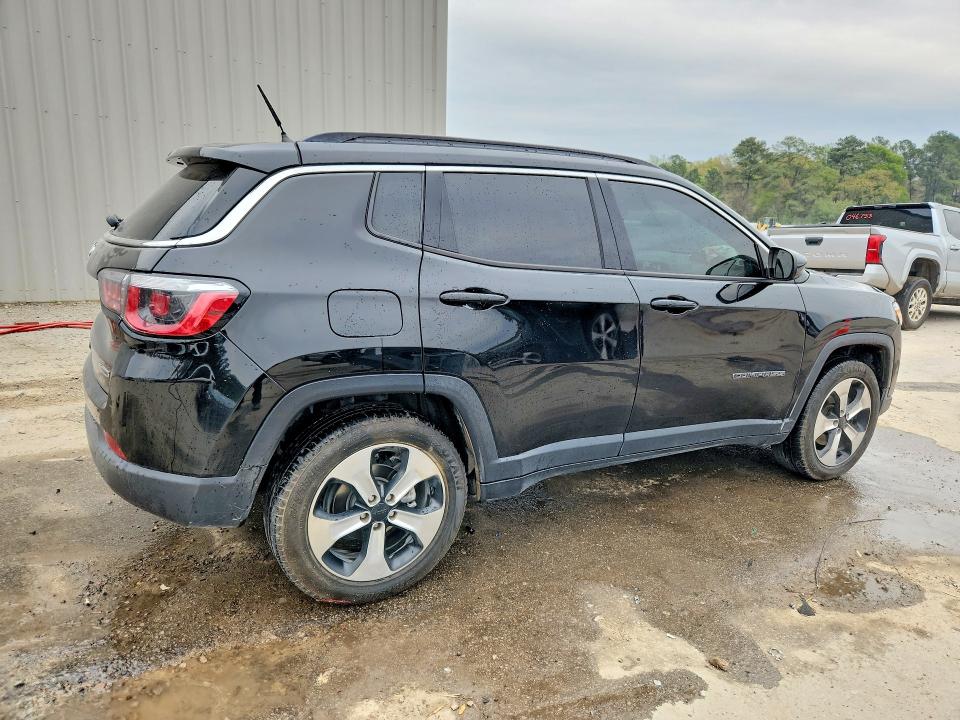 Photo 3 from auction – 2018 JEEP COMPASS with VIN 3C4NJCBB4JT227926