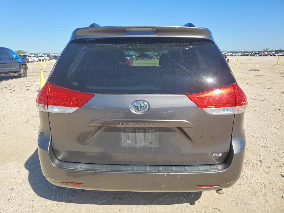 Photo 6 from auction – 2014 TOYOTA SIENNA with VIN 5TDYK3DC8ES461177