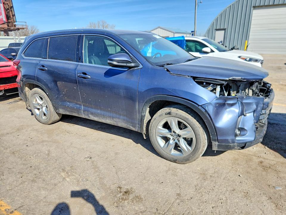 Photo 4 from auction – 2018 TOYOTA HIGHLANDER with VIN 5TDDZRFH5JS816712