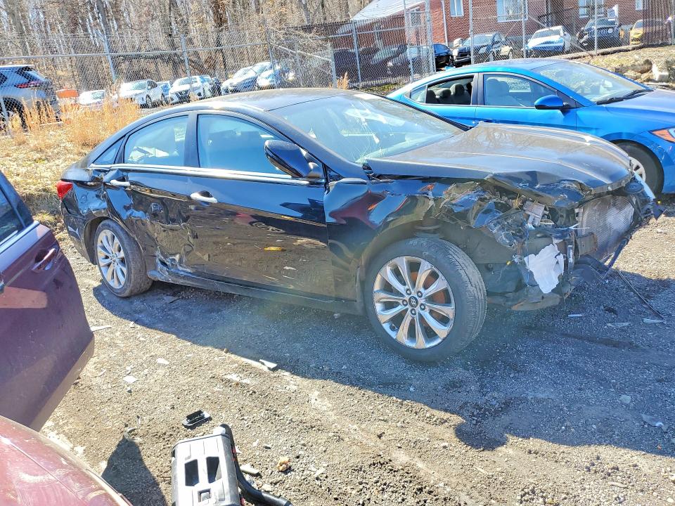 Photo 4 from auction – 2011 HYUNDAI SONATA with VIN 5NPEC4AC0BH008697