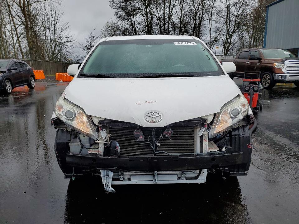 Photo 5 from auction – 2014 TOYOTA SIENNA with VIN 5TDYK3DC5ES466434