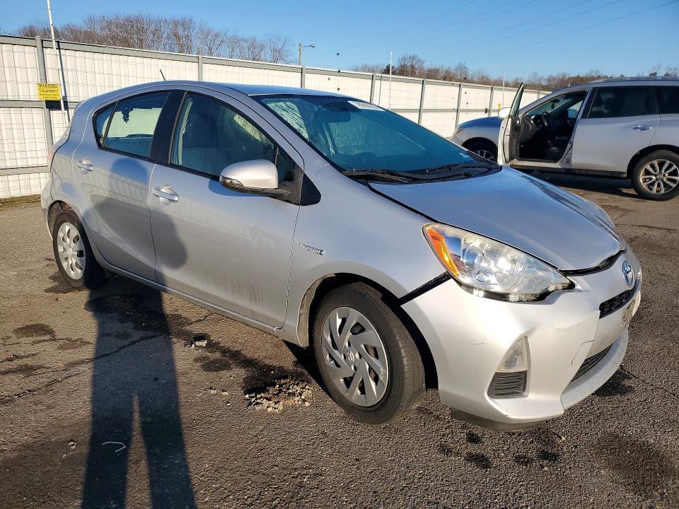 Photo 4 from auction – 2014 TOYOTA PRIUS C with VIN JTDKDTB30E1066801