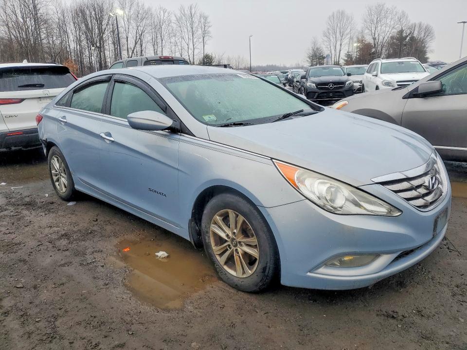 Photo 4 from auction – 2011 HYUNDAI SONATA with VIN 5NPEC4AC4BH240106