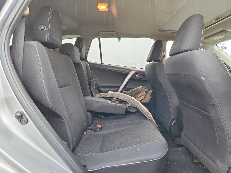 Снимка 11 от търг – 2018 TOYOTA RAV4 с VIN JTMRFREV2JD247917