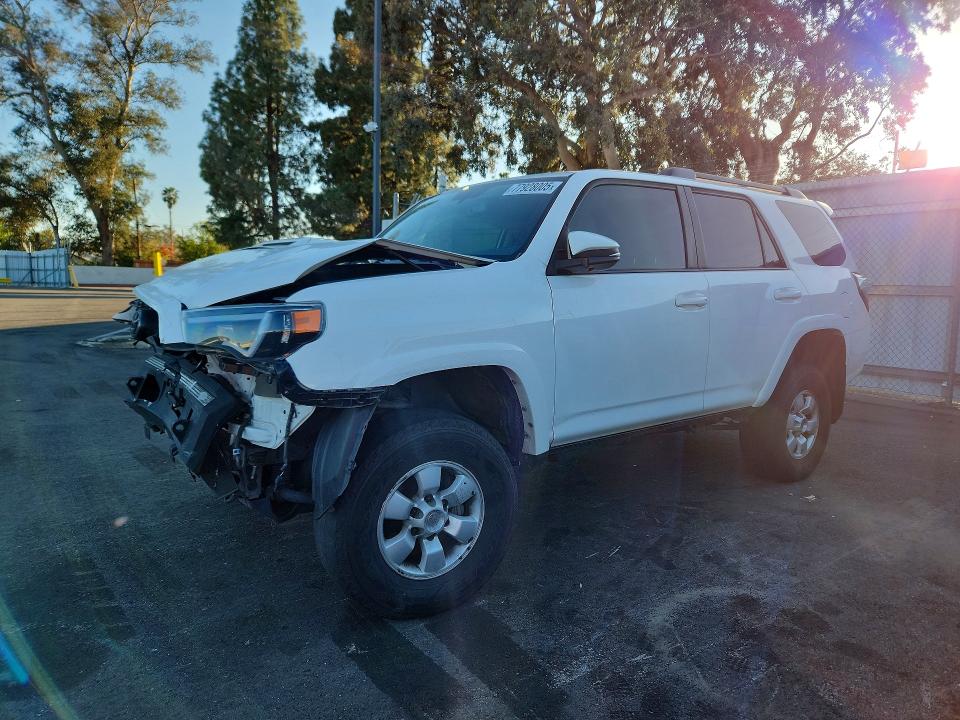 TOYOTA 4RUNNER 2019 with VIN JTEBU5JR6K5643770 - Photo from auction