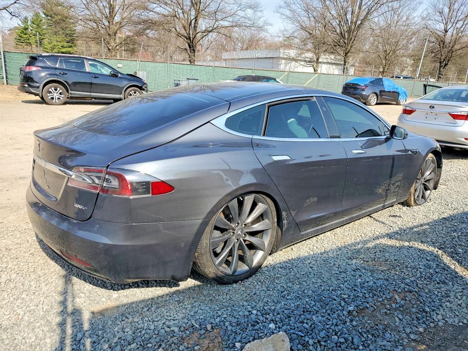 Zdjęcie 3 z aukcji – 2017 TESLA MODEL S z VIN 5YJSA1E27HF206113