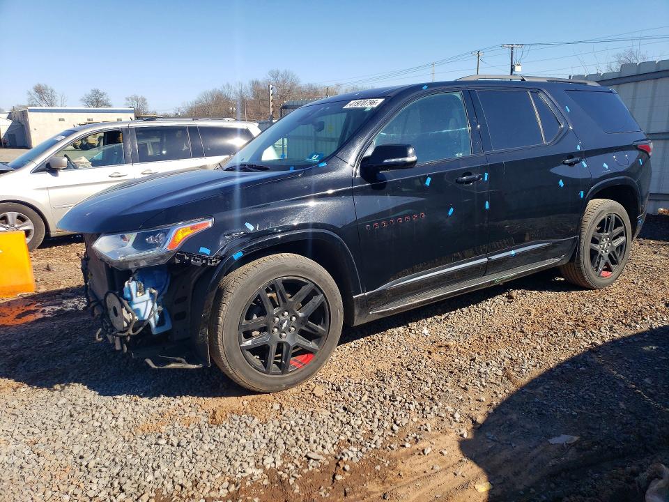 CHEVROLET TRAVERSE 2018 with VIN 1GNEVJKW0JJ284957 - Photo from auction