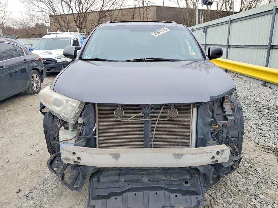 Photo 5 from auction – 2011 TOYOTA HIGHLANDER with VIN 5TDBK3EH2BS056444