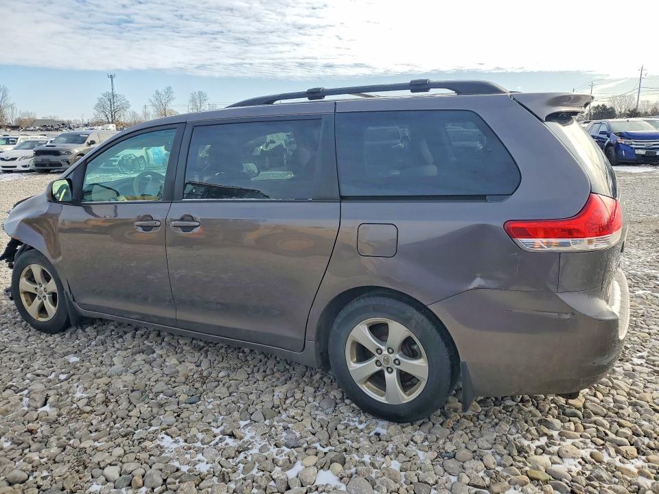 Фото 2 с аукциона – 2012 TOYOTA SIENNA с VIN 5TDKK3DC7CS242827