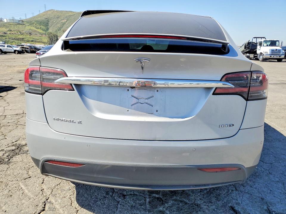 Photo 6 from auction – 2017 TESLA MODEL X with VIN 5YJXCAE27HF077113