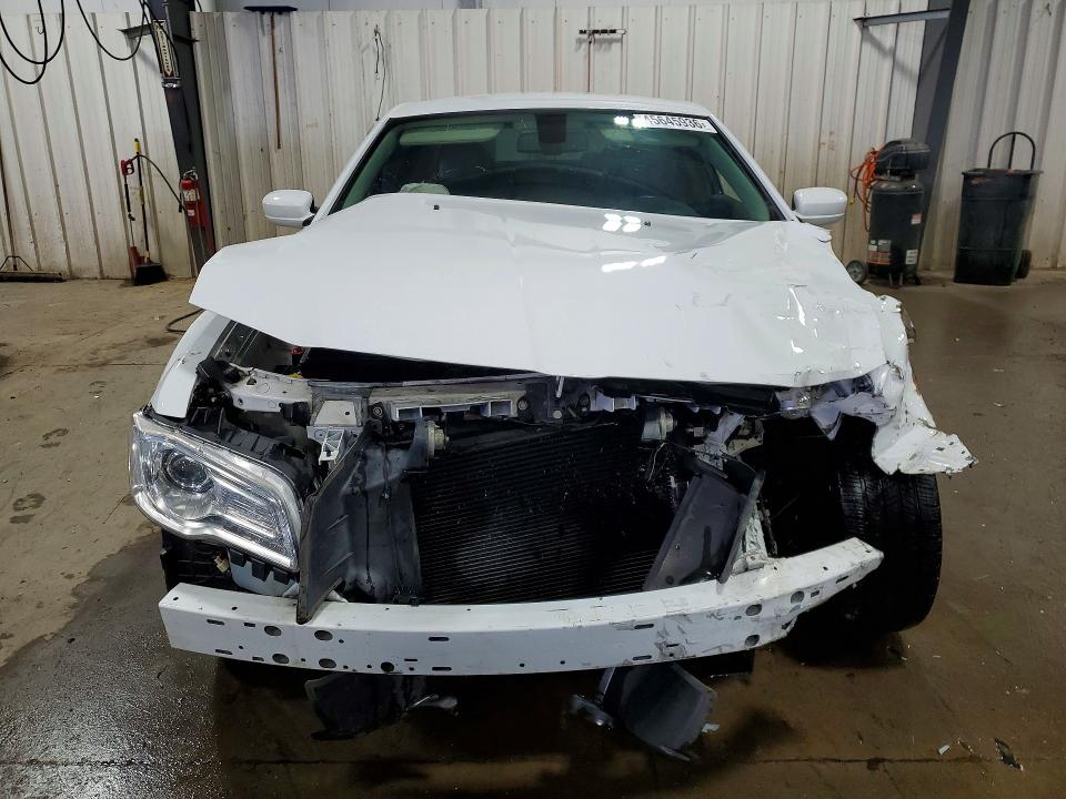 Photo 5 from auction – 2017 CHRYSLER 300 with VIN 2C3CCARG9HH571489
