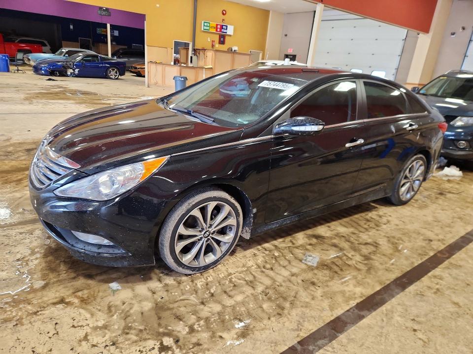 HYUNDAI SONATA 2014 with VIN 5NPEC4AC6EH897560 - Photo from auction