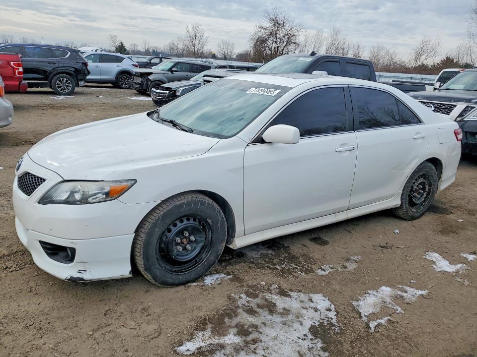 TOYOTA CAMRY 2011 z numerem VIN 4T1BF3EK6BU768205 - Zdjęcie z aukcji