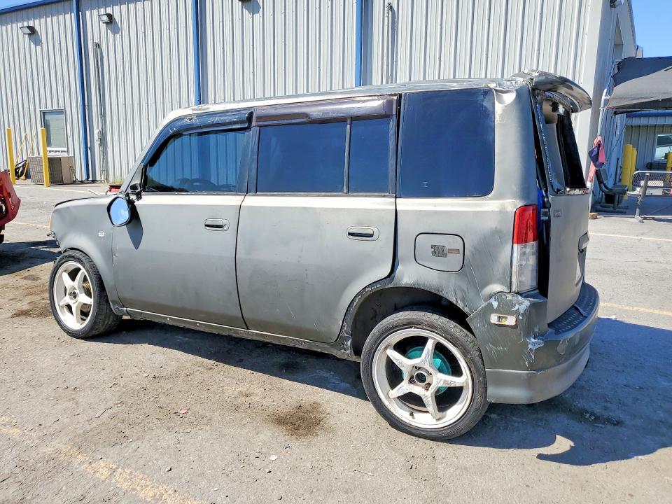 Photo 2 from auction – 2004 SCION XB with VIN JTLKT334940135388