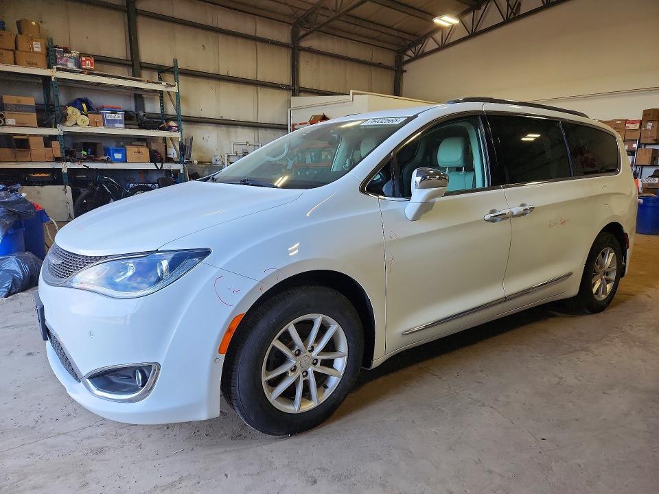 CHRYSLER PACIFICA 2017 with VIN 2C4RC1GG5HR551260 - Photo from auction