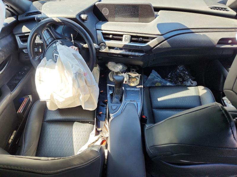 Photo 8 from auction – 2020 LEXUS UX 200 with VIN JTHX3JBH1L2029609