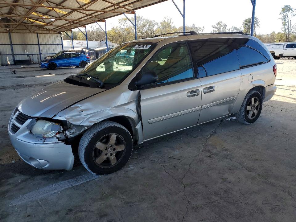 DODGE GRAND CARAVAN 2005 with VIN 2D4GP44L65R134257 - Photo from auction
