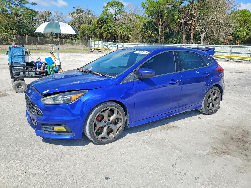 FORD FOCUS 2015 with VIN 1FADP3L9XFL328029 - Photo from auction