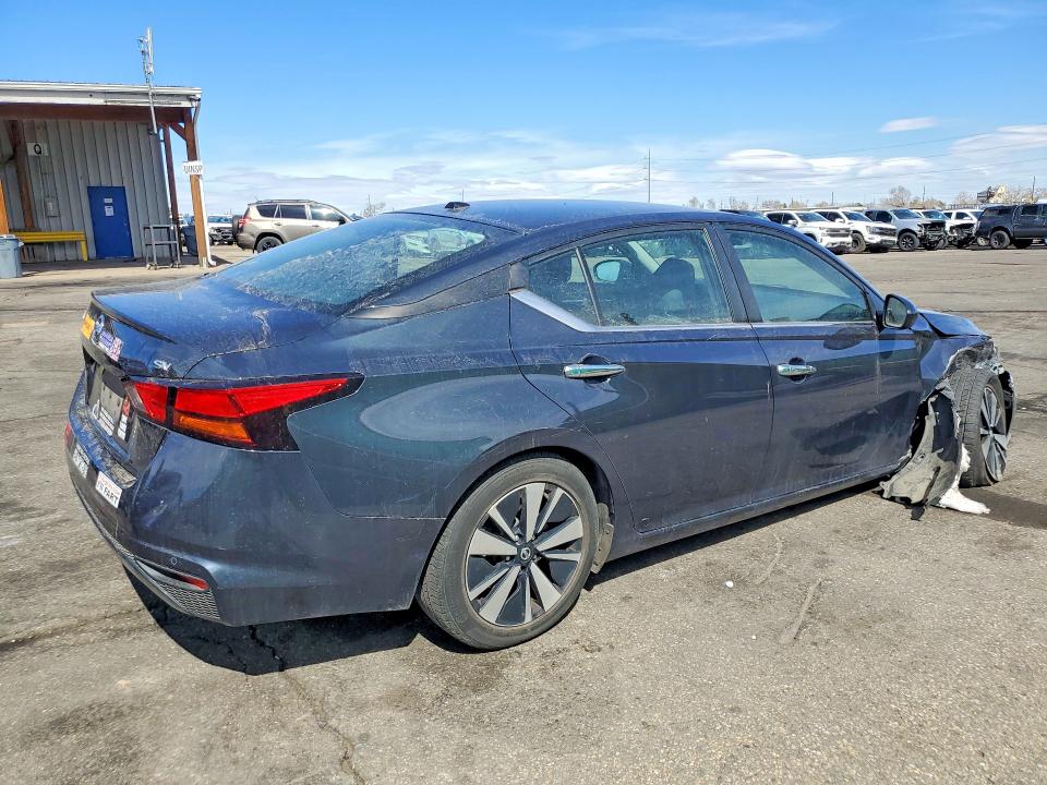 Photo 3 from auction – 2021 NISSAN ALTIMA with VIN 1N4BL4DV2MN412755