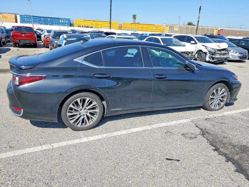Photo 3 from auction – 2020 LEXUS ES with VIN 58AD21B10LU010813