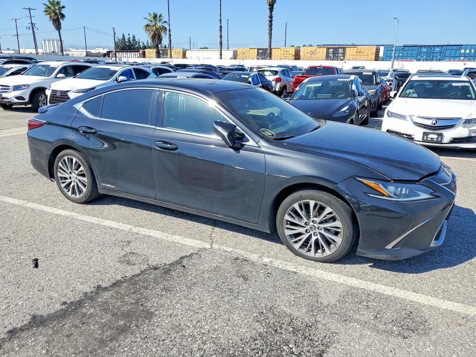 Photo 4 from auction – 2020 LEXUS ES with VIN 58AD21B10LU010813