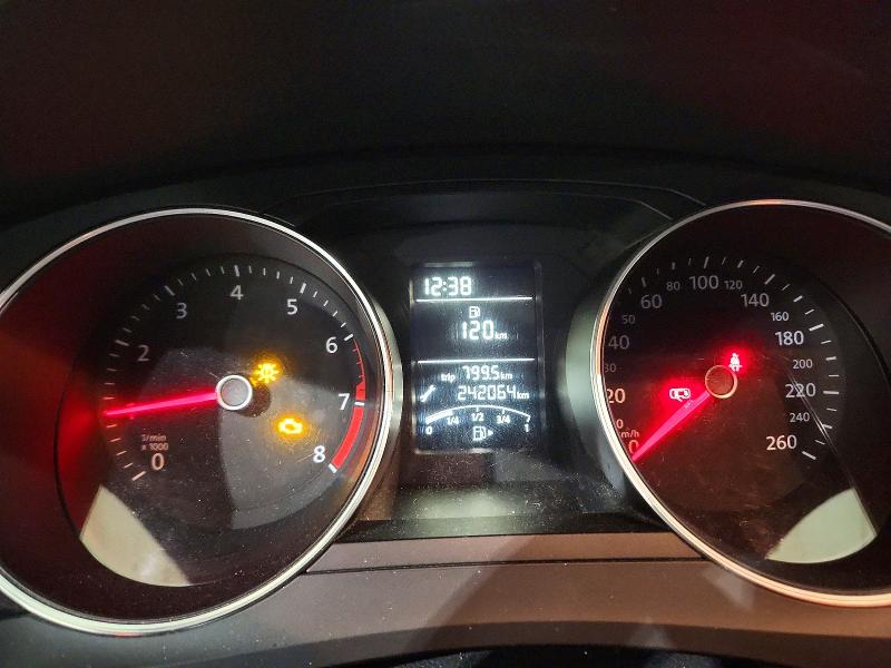 Photo 9 from auction – 2015 VOLKSWAGEN JETTA with VIN 3VW2K7AJ6FM334605