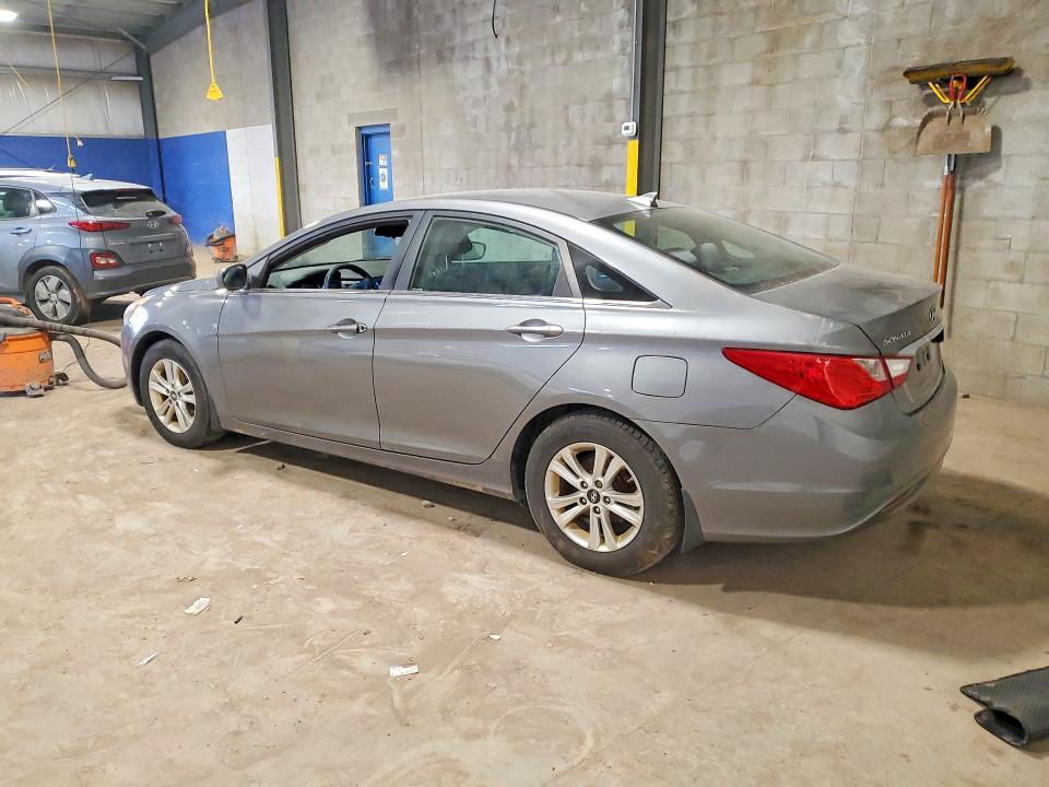 Photo 2 from auction – 2013 HYUNDAI SONATA with VIN 5NPEB4AC1DH777117