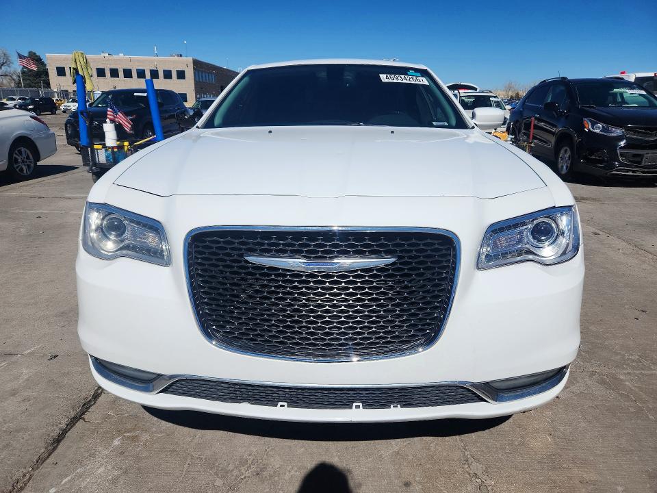 Photo 5 from auction – 2016 CHRYSLER 300 with VIN 2C3CCARG3GH270506
