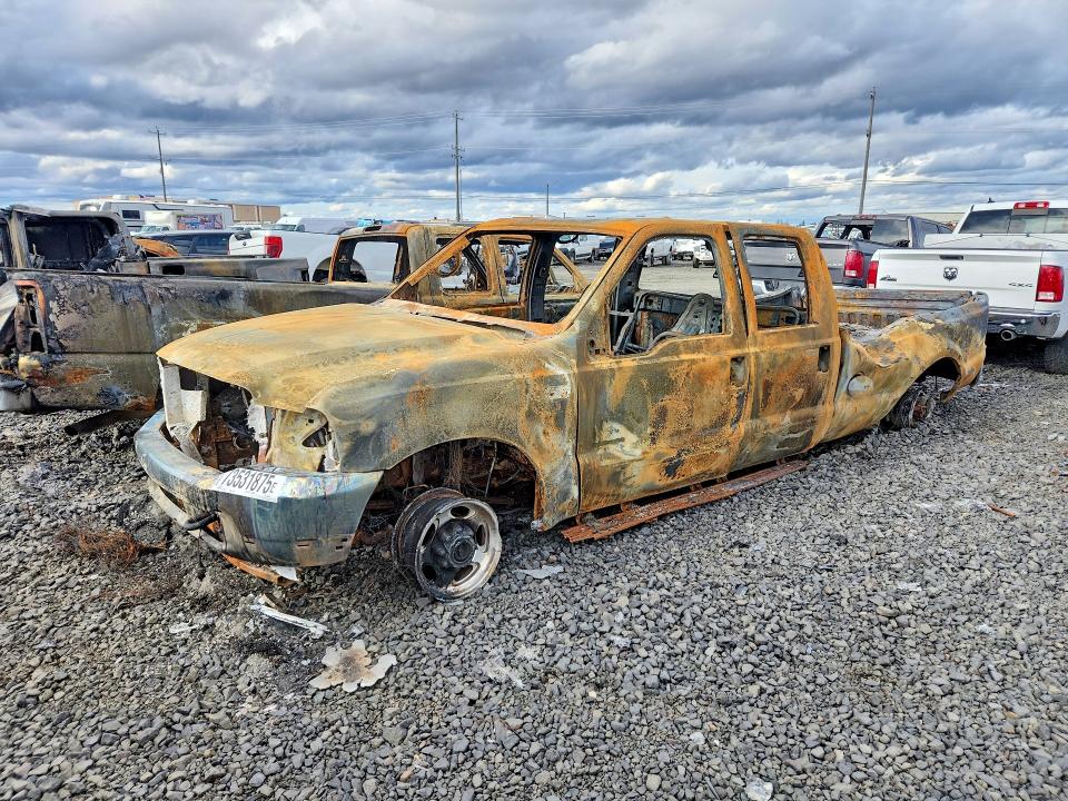 FORD F350 2002 with VIN 1FTSW31FX2EB86583 - Photo from auction
